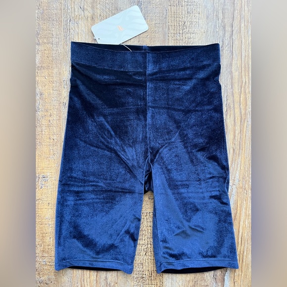 FABLETICS High Waisted Velour 9'' Short - Picture 5 of 7